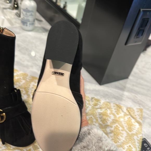 Similar to Gucci suede boots - Picture 4 of 5